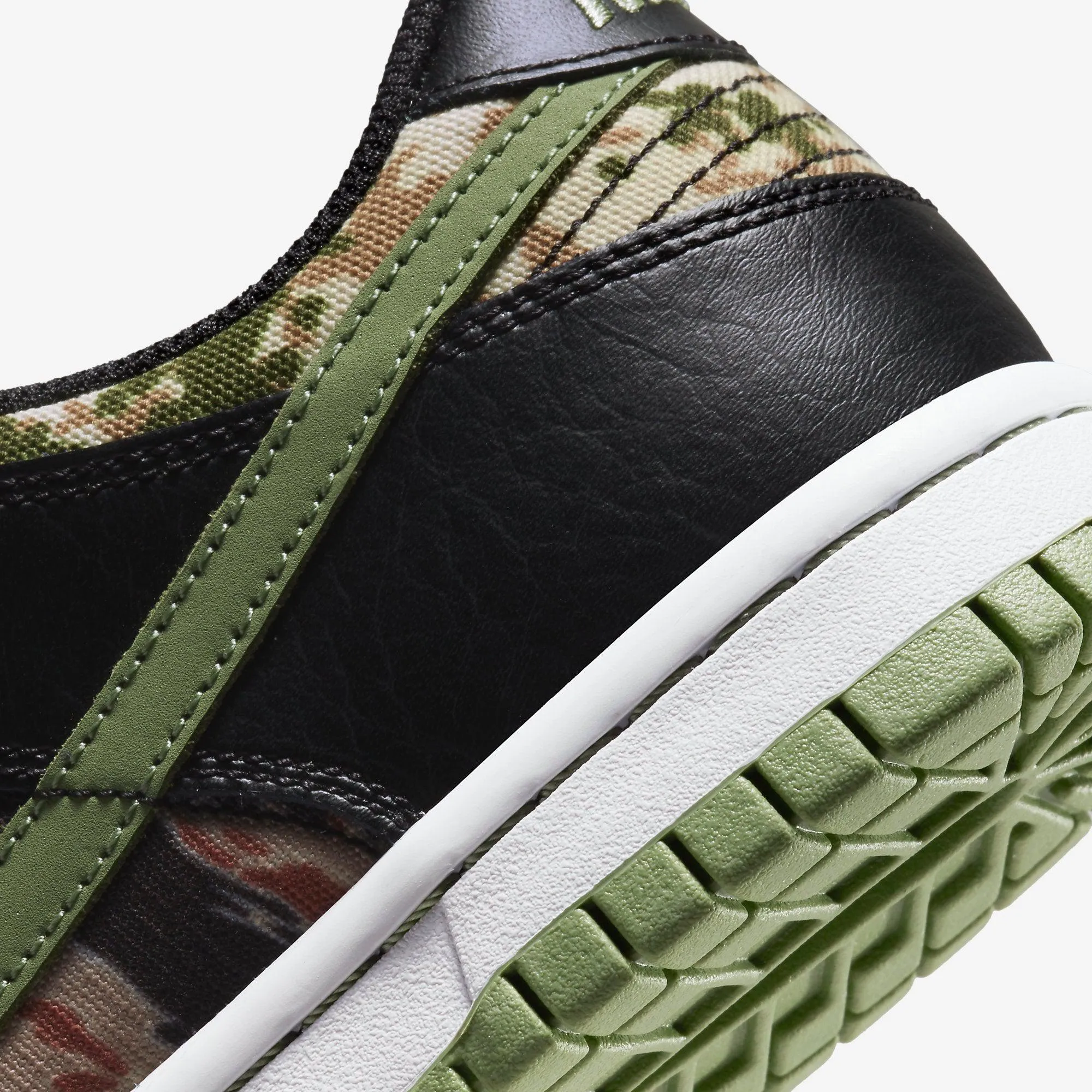 (GS) Nike Dunk Low SE 'Crazy Camo' (2021) DB1909-001